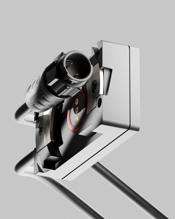 Close-up of PC-4697 battery eliminator connector